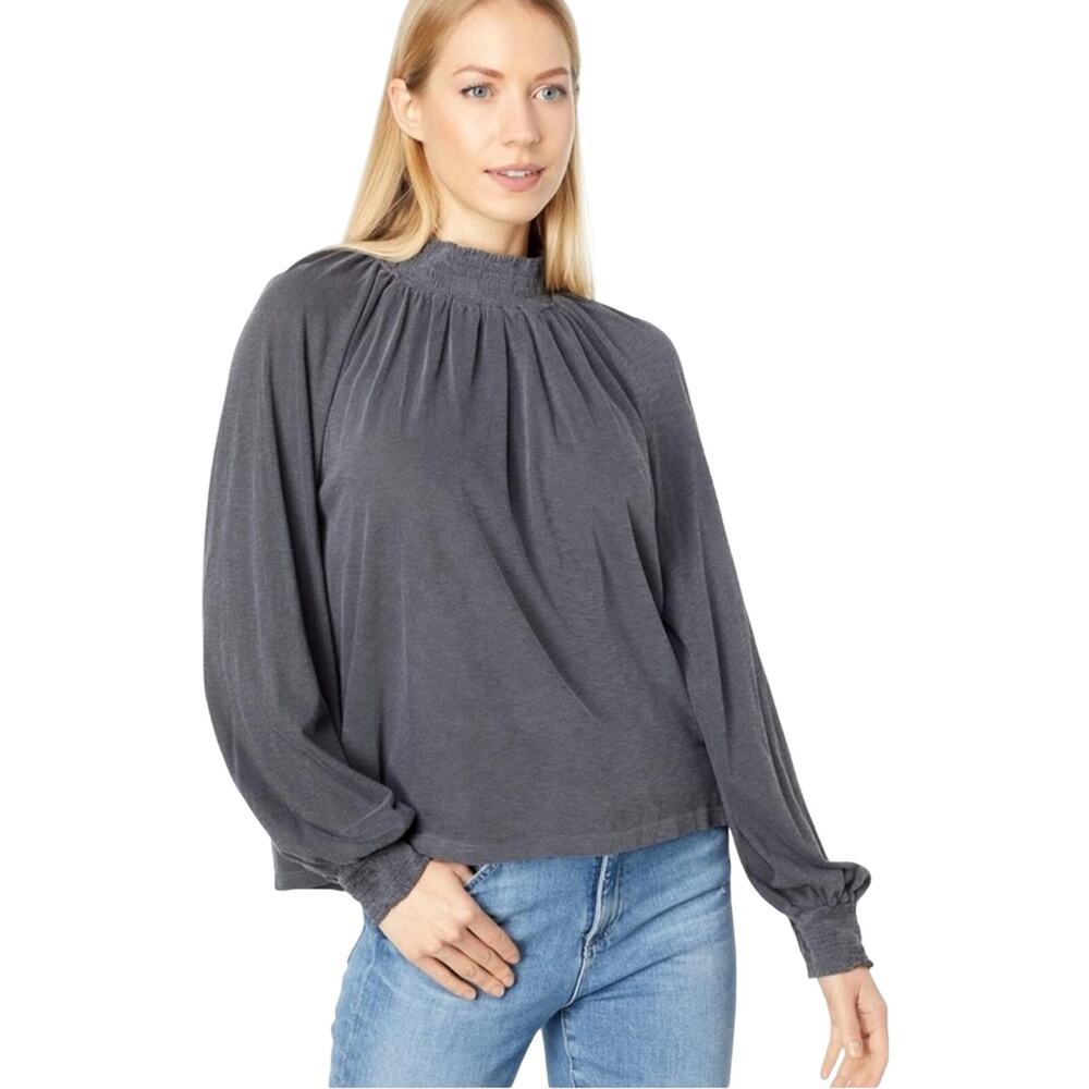 Sundry for Evereve Smocked Neck and Cuff Raglan Lightweight Shirt Size 1 /Small